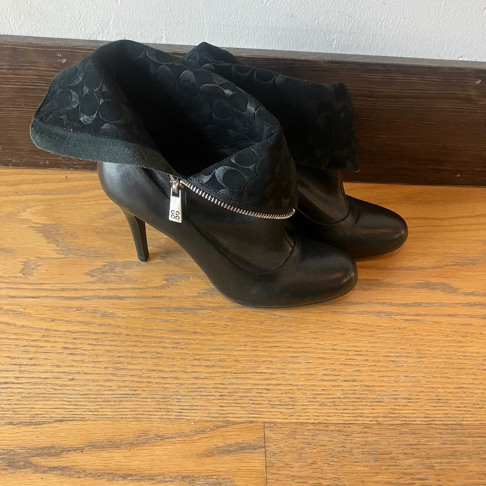 Womens Signature Coach Boots, Mackenna Black Leather